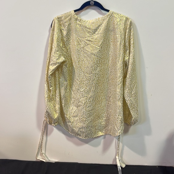 Top - Picture 2 of 3